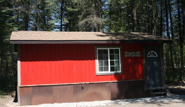 Tiny Red Farmhouse centrally located in Columbia Falls