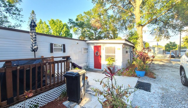 Tiny remodel mobile home close to Orlando and Sanford Airport.