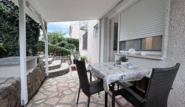 Tiny Studio Goldie in Krk, air conditioning, WiFi, close to the center