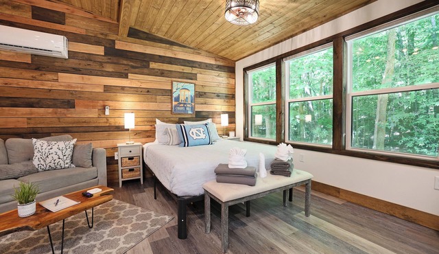 Tiny Tarheel: Cozy Retreat Near UNC-Tiny House