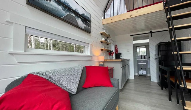 “Tiny Three” (Private Hot Tub)