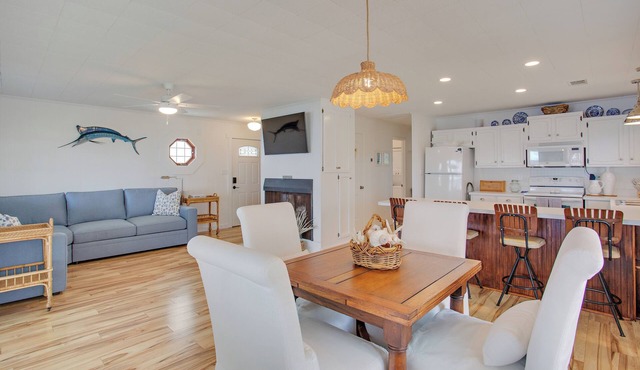 Tiny Tides Waterfront Cottage