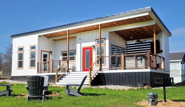 Tiny White: Twin Lake Tiny Homes of Okmulgee
