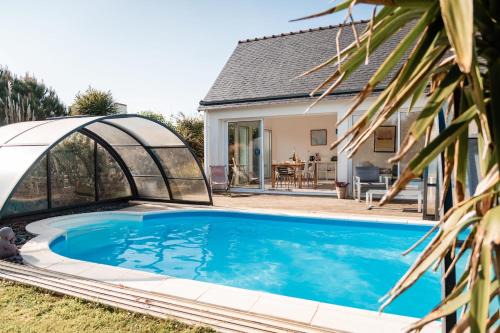 Tipoz'Immo - Belle Bretagne piscine chauffée - proche de la mer - wifi inclus - linge inclus et lits faits - jardin clos - animaux bienvenus - proche des commerces et des attractions touristiques