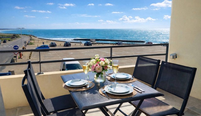 Tipoz'immo-Le Grand Grand 210 -view and direct access to the sea-pets accep