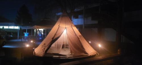 Tippi Zelt Lakeside Camping