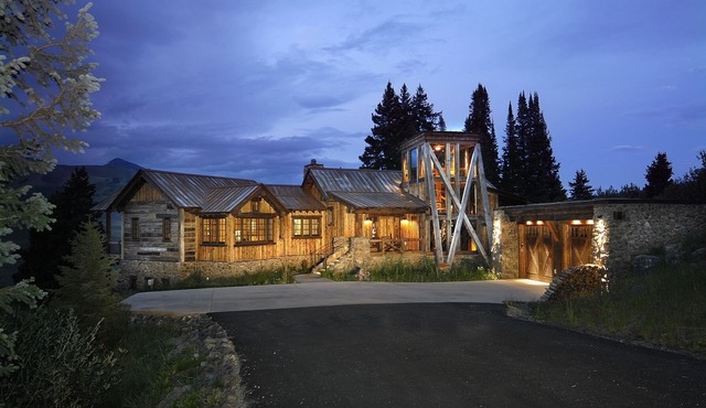 Tipple House/7,000 Sq/Ft of Luxury Ski/in Ski-out! Hot Tub/Media Room/Fire Pit!