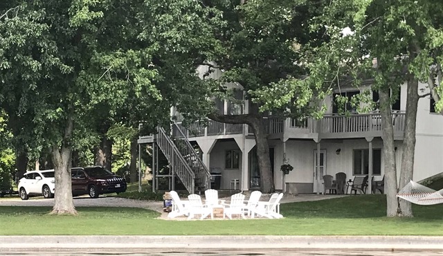 Tippy Cottage on the Lake