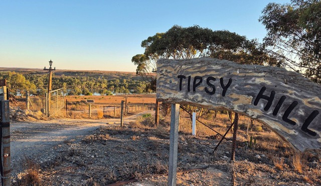 Tipsy Hill Cottage, River Views at Walker Flat SA. Perfect for a weekend getaway