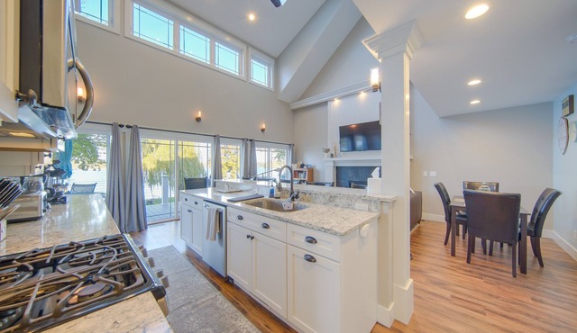 Tipton Home w/Private Lakefront & Fire Pits!