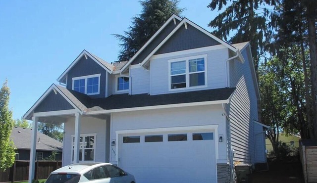 Tired of smelly fixer-uppers? Newer roomy 4+BDRM home in convenient locatation!