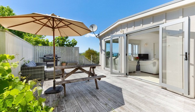 Tiri Cottage - Seaviews in Oneroa