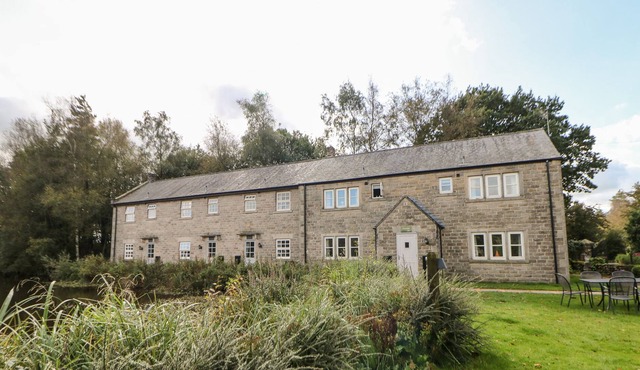TISSINGTON, family friendly, with a garden in Two Dales