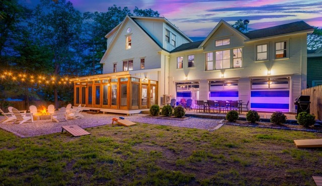 Titan at Town Landing - Rooftop Deck, Lap Pool, 15 Mins to Portland, Sleeps 21