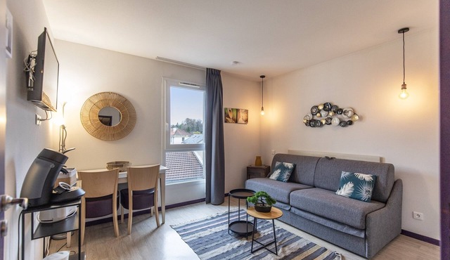 TITHOME 2 - Gare, centre ville, vue montagne et château