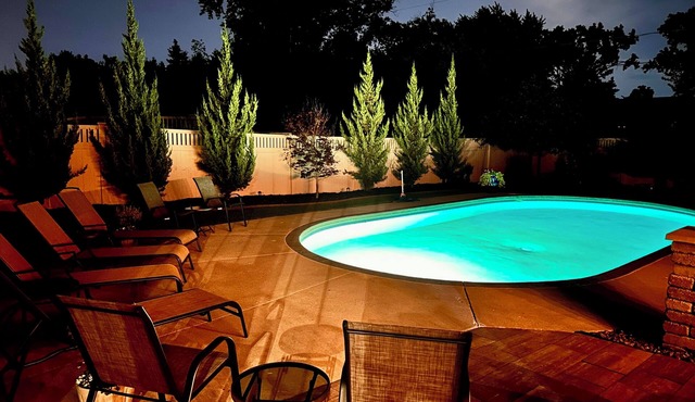 Titletown Gem: Steps to Lambeau, Heated Pool, Hot Tub & Entertainment HQ