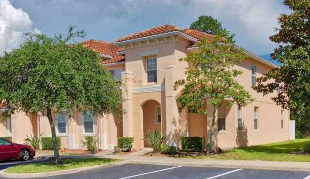 Tito's Beachy Townhouse, 1.5 miles from Disney