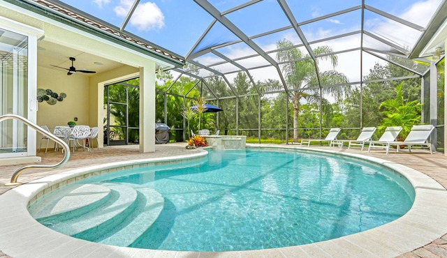 Tivoli: Lakefront, Private Pool, Hot Tub, EV Charger