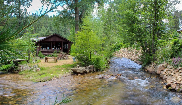 Tizer Botanic Gardens Cabin 1/2 way between Yellowstone & Glacier National Parks