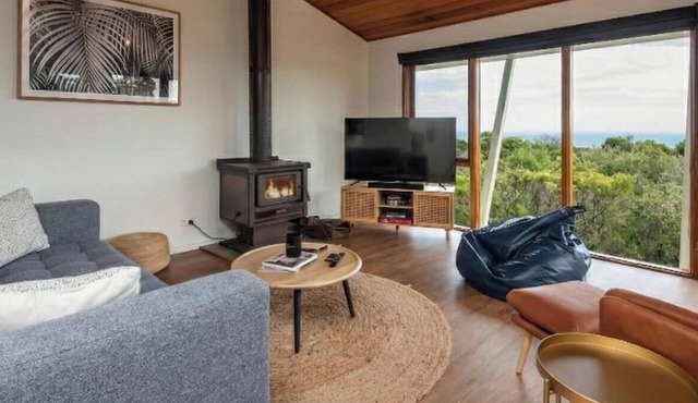 TJ's Tree House with Ocean Views