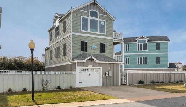 TJs Beach Bungalow:Private & community pool, hot tub, dog friendly and elevator!