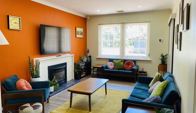 TJ’s Retro Retreat between Glenelg and CBD