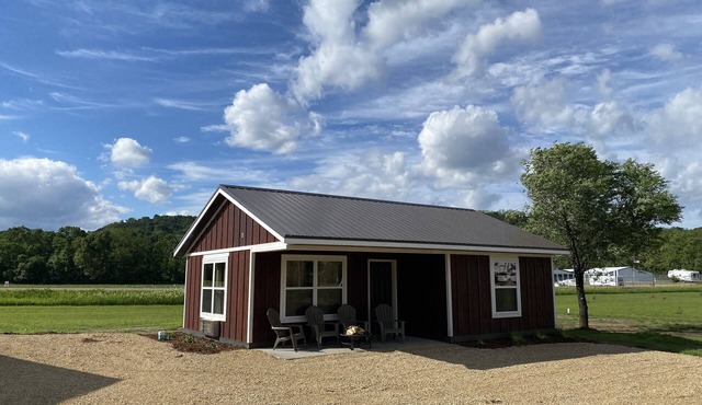 TK's Pepin Getaway RentalLLC Cabin 3 Less than 5 min from Lake Pepin/winery/town