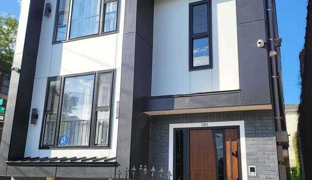 TKC VILLA has a spacious 3-bedroom apartment on 3 fls with WiFi, AC in Newark