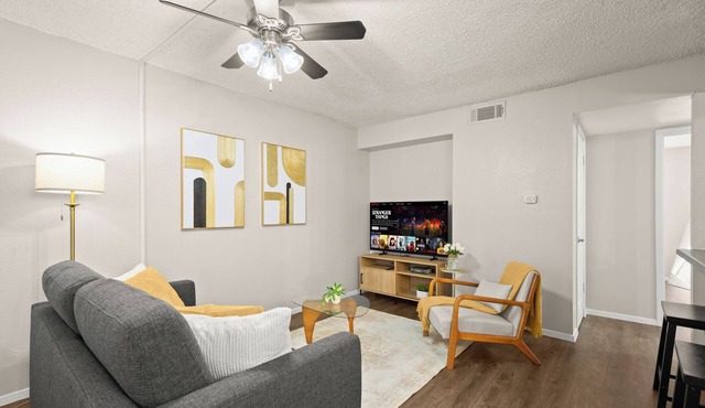 .tLuxury Hyde Park 1-Bedroom | Pool Access Sleeps 4