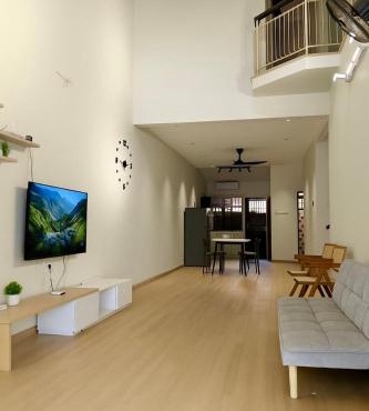 Tmn Pelangi Indah Lake View Homestay