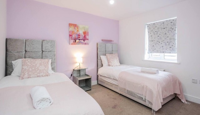 tms Cheerful 5BDR house! Thurrock! Free Parking!