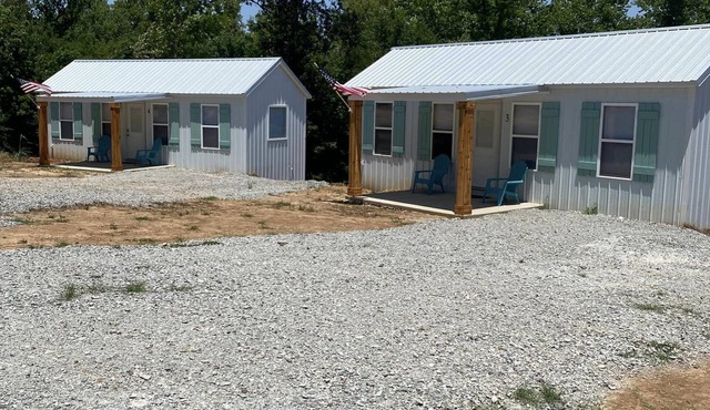 TN River Cabin! 10 mins from Interstate 40! Sleeps 5-6!