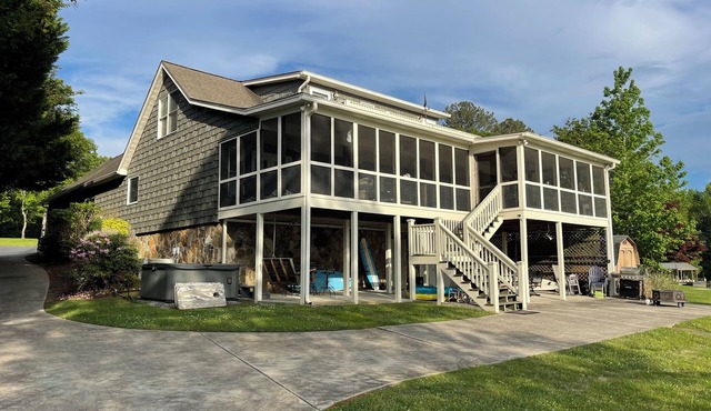 TN River House with Private Boat Ramp and Dock on Chickamauga Lake-Main Channel