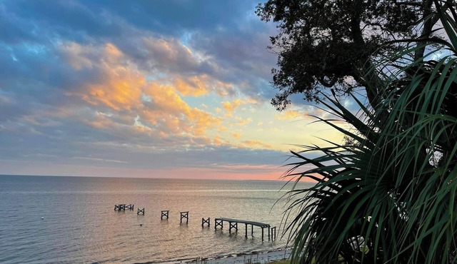 tNewly Built 3BR and 2bath Beach Cottage nSt. Teresa Beach, Summercamp community