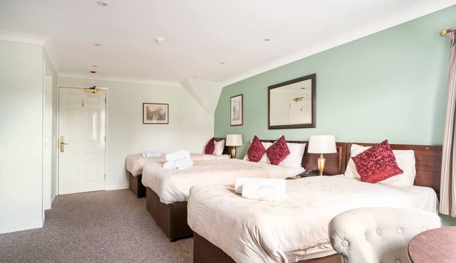 tnFamily room close to Summertown