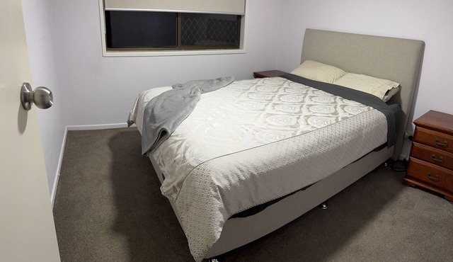 tnQuiet cozy room by the beach R2