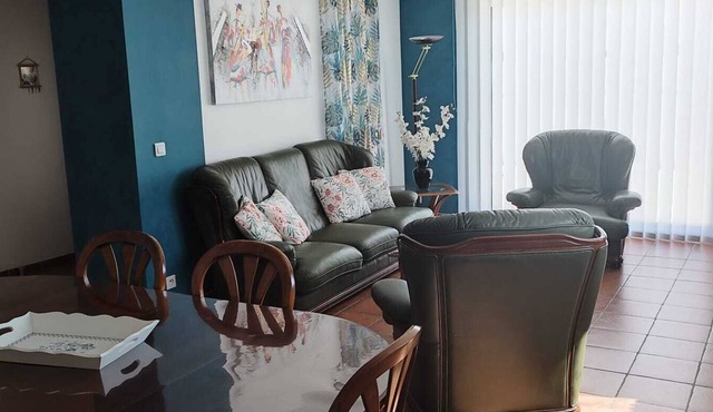 To rent villa with swimming pool for 6 people close to shops and beaches