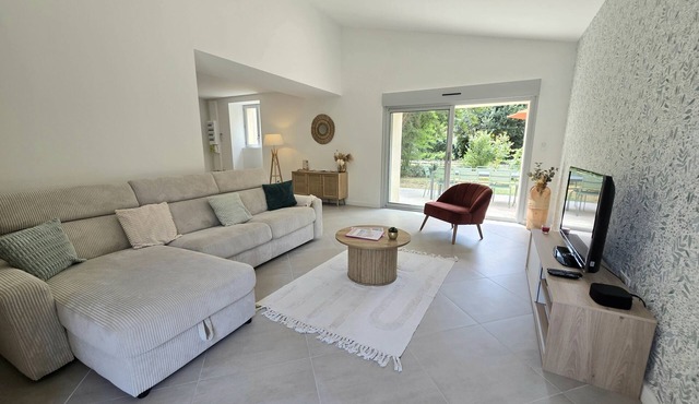 To the sound of water, garden side