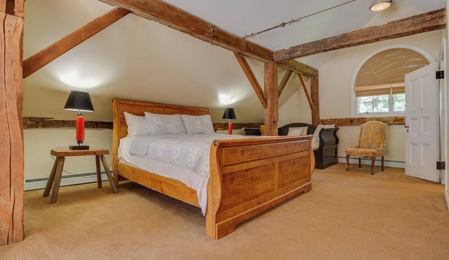 Toad Hall Carriage House-quaint family friendly home on a historic estate