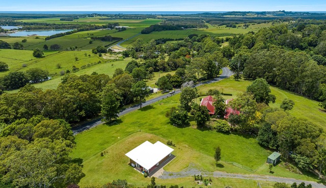 Toad Hall - House & Cottage