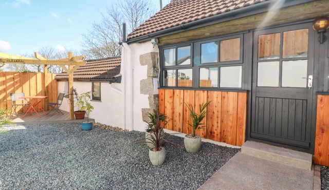 TOADSTOOLS, pet friendly, character holiday cottage in Penryn