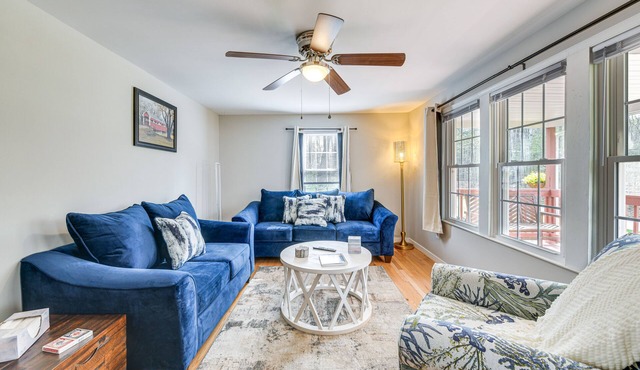 Toano Home w/Screened Porch: Steps to Lake!