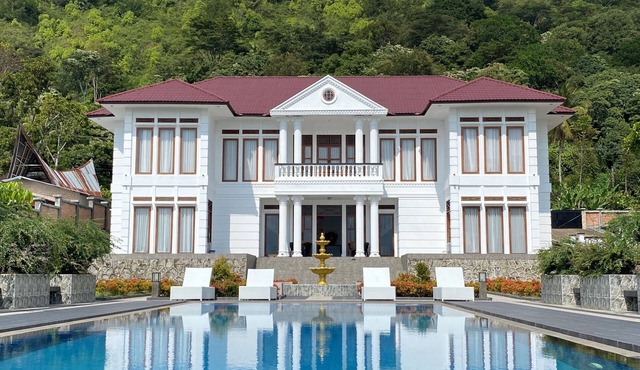 TOBA RETREAT MANSION AND VILLAS