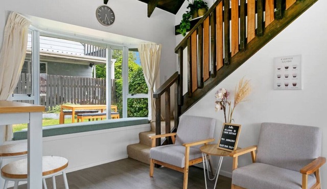 Tobin Cottage - thoughtfully furnished, two storey property, pet Friendly, in central location