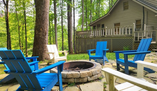Toccoa-Currents Cabin - River Access - King Bed & Firepit - Large-Dog Friendly