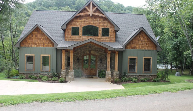 Toccoa River Dreams - Direct Riverfront Home - Very Private
