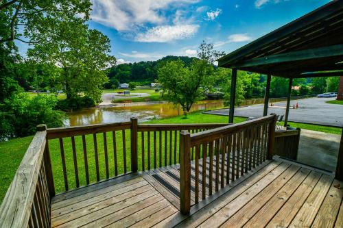 Toccoa River House