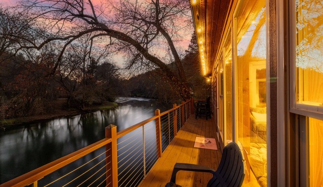 Toccoa Riverside Cabin: Pet-Friendly, Hot Tub, Firepit & Prime Fishing Retreat