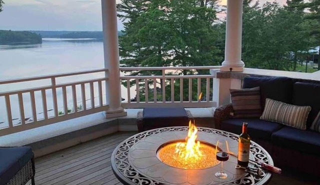 Todd's Point Luxurious Watefront Mansion on 14 Acres/Your New Brunswick Retreat