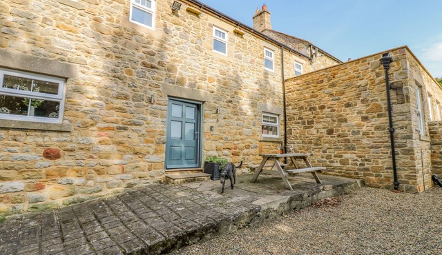 TODRIDGE BARN, pet friendly, character holiday cottage in Corbridge